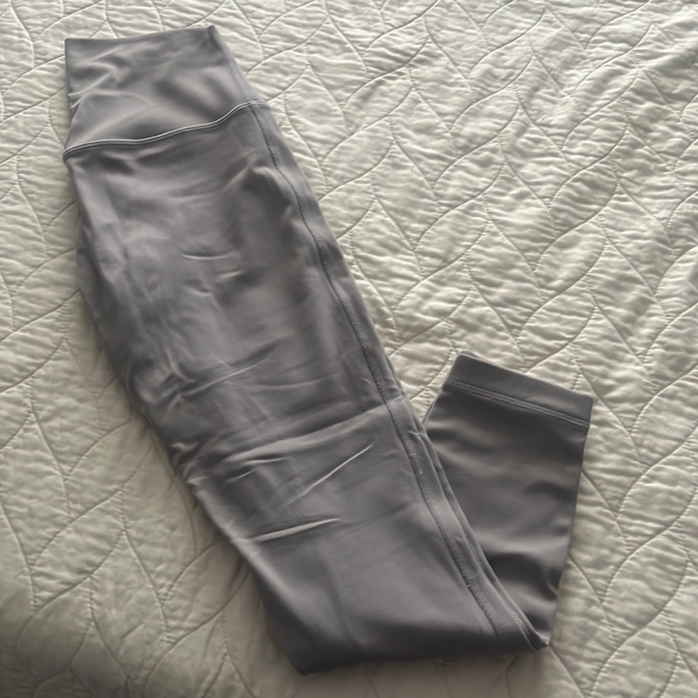 Lululemon Gray 25” leggings sz 6